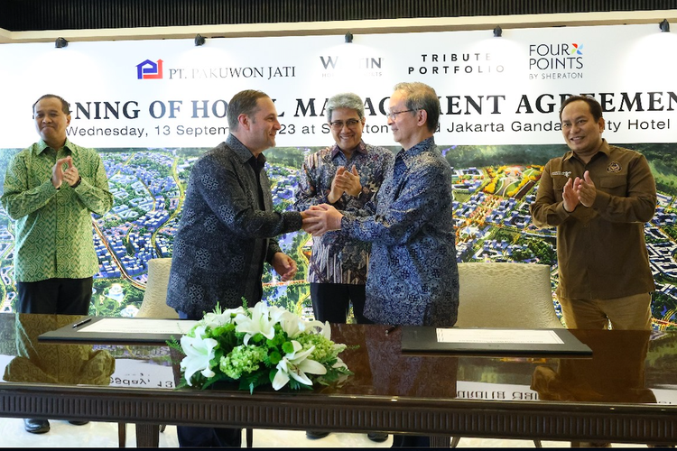 PT Pakuwon Jati Tbk menandatangani perjanjian dengan Marriott International untuk membangun tiga hotel di Ibu Kota Nusantara (IKN). Tiga hotel yang akan dibangun adalah Westin, Four Points, dan Tribute Portfolio. Penandatanganan kerja sama ini digelar di Sheraton Grand Jakarta, Gandaria City, Rabu (13/9/2023).
