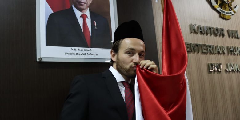 Marc Klok telah mengucap sumpah atau janji setia kepada Negara Kesatuan Republik Indonesia (NKRI) pada Kamis (12/11/2020).