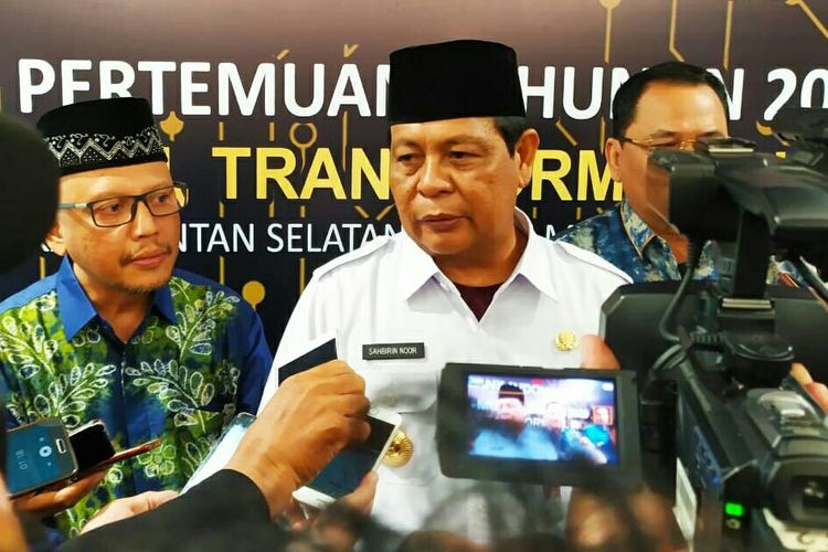 Gubernur Kalimantan Selatan, Sahbirin Noor mengatakan akan berupaya menumbuhkan sektor pariwisata dan agro industri pasca beroperasinya Bandara Internasional Syamsuddin Noor, Rabu (11/12/2109).