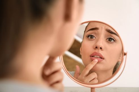 11 Penyebab Bibir Bengkak Setelah Bangun Tidur dan Cara Mengatasinya
