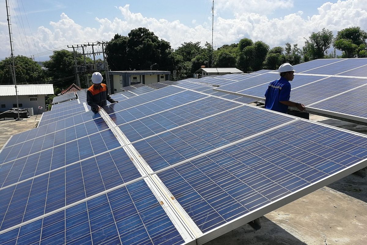 Panel surya di PLTS Gili Trawangan, Lombok, NTB