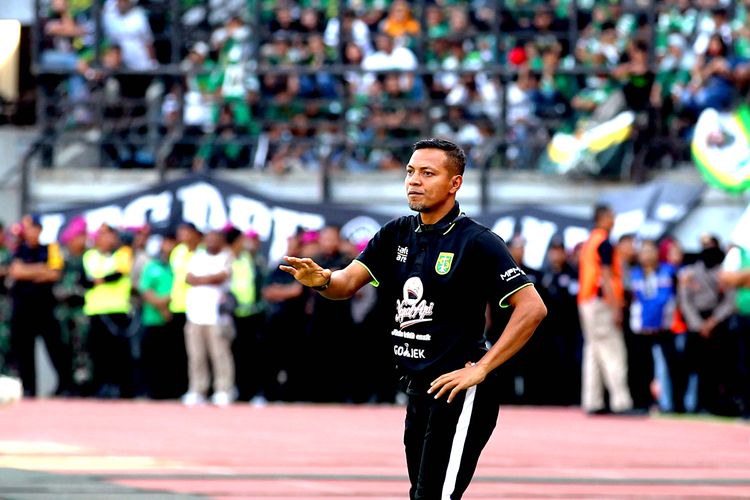 Pelatih caretaker Persebaya Surabaya, Bejo Sugiantoro.