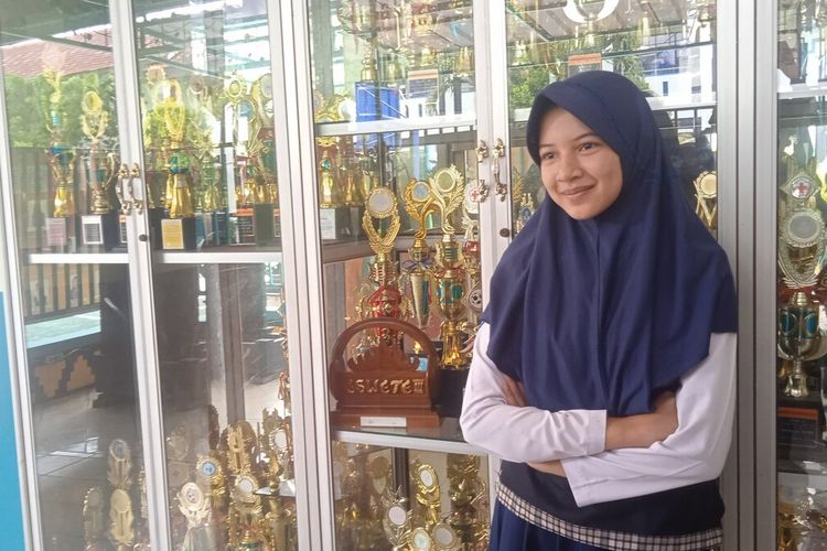 Nafiza Fatia Rani (12) siswi SMP 1 Bandar Lampung yang menjadi pemeran Wina di Pengabdi Setan 2 karya Joko Anwar.