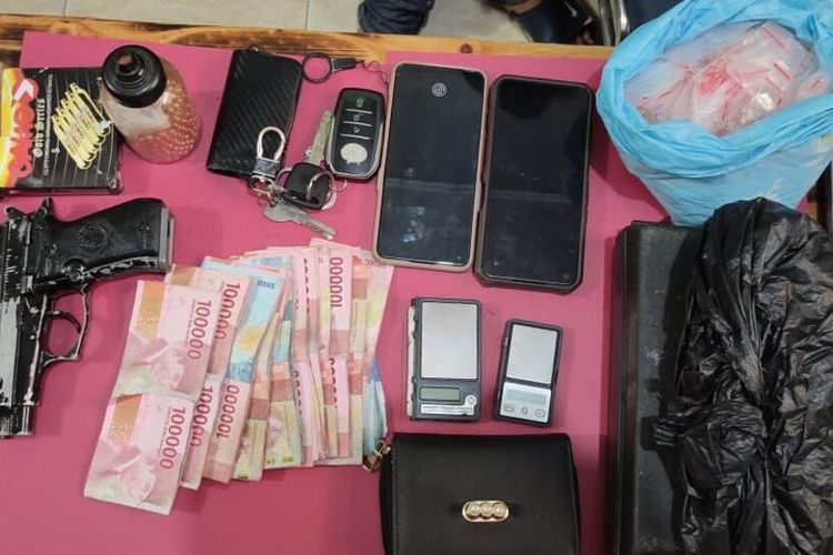 Inilah barang bukti yang disita Polres Pelalawan dari dua pelaku narkoba saat penangkapan di Kelurahan Tambak, Kecamatan Langgam, Kabupaten Pelalawan, Riau, Jumat (18/3/20222).