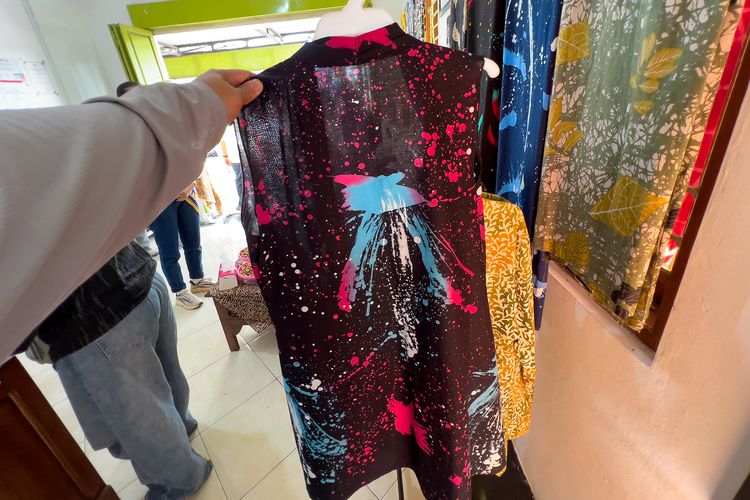 Batik Ciprat di Galeri Batik Cikal Wonogiri.