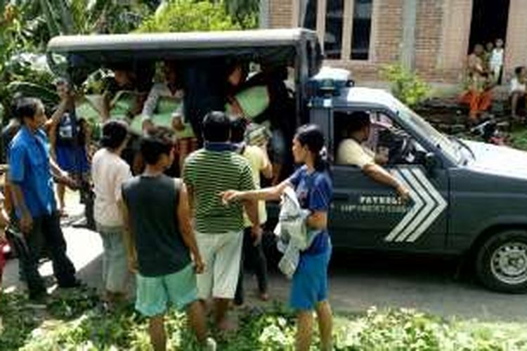 Patroli Polisi langsung evakuasi korban ke RSUD Gunungsitoli untuk di otopsi