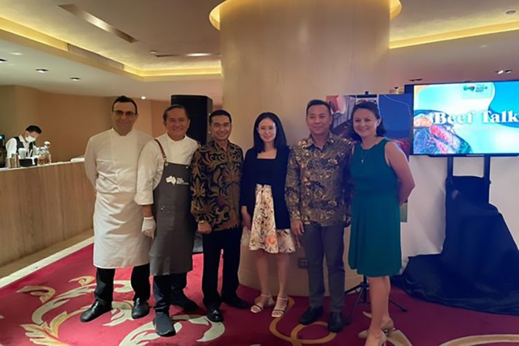 Chef Chandra Yudasswara, pakar nutrisi Emilia Achmadi, Trade Development Manager MLA Siti Nuraini, dan tim True Aussie Beef dalam acara Beef Talk, Jumat (27/5/2022).