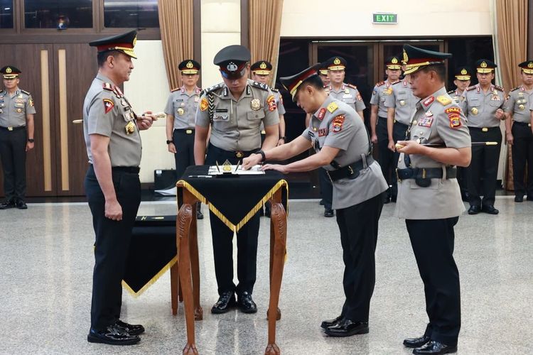 Menerka Makna di Balik Mutasi Besar-besaran oleh Kapolri Suyudi