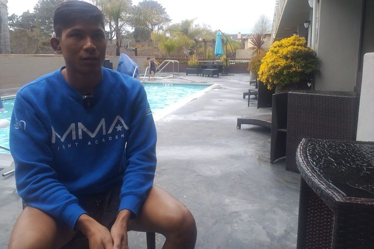 Yoga Prabowo, atlet MMA Asal Indonesia, yang juga seorang guru SD di Boyolali, akan bertarung di panggung internasional Cage Warriors pada 6 Mei di Roma, Italia.
