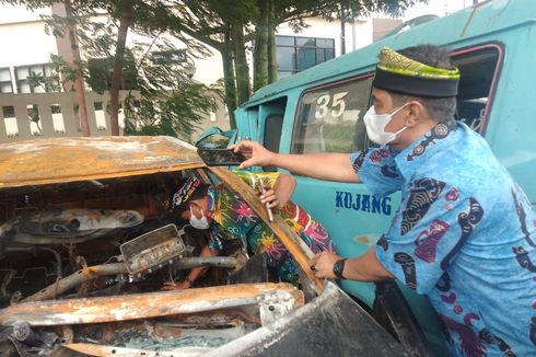 Tengok Kondisi Mobil yang Ditumpangi AKP Novandi saat Kecelakaan, Gubernur Kaltara Usap Bangku, Mata Berkaca-kaca