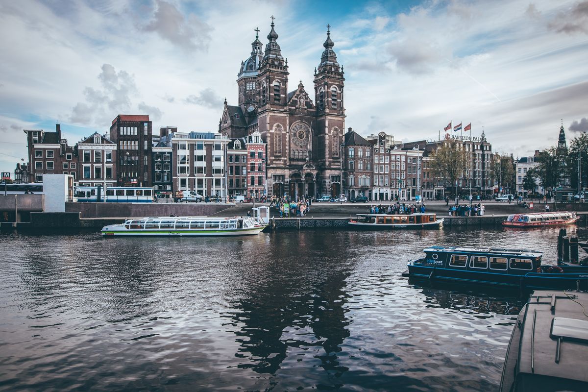 Ilustrasi Belanda - Pemandangan di Amsterdam, Belanda.