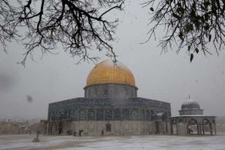 Kota Jerusalem dihantam badai salju terhebat sepanjang sejarah kota itu. Akibatnya, salju menumpuk tebal, jalan-jalan tak bisa dilitasi kendaraan bermotor, dan berbagai fasilitas terpaksa ditutup.