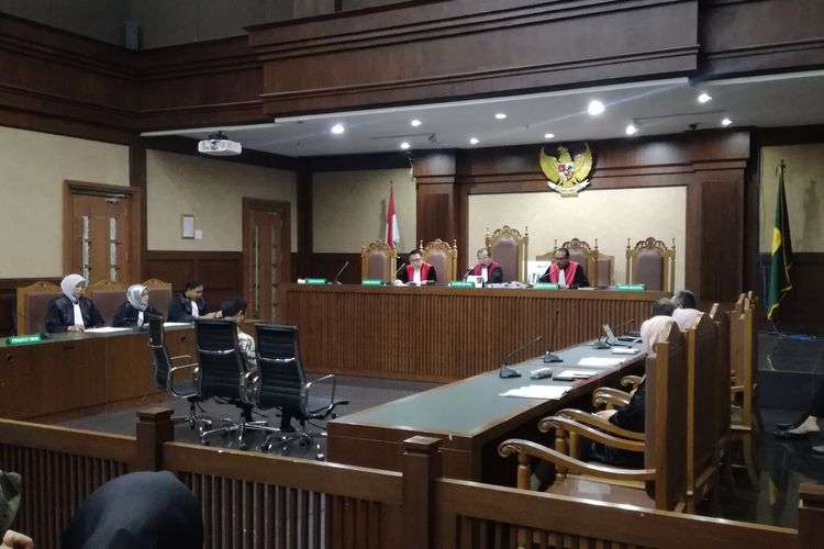 Majelis hakim pada Pengadilan Tindak Pidana Korupsi (Tipikor) Jakarta menolak nota keberatan atau eksepsi yang diajukan anggota DPR sekaligus mantan Ketua Umum PPP Romahurmuziy atau Romy.