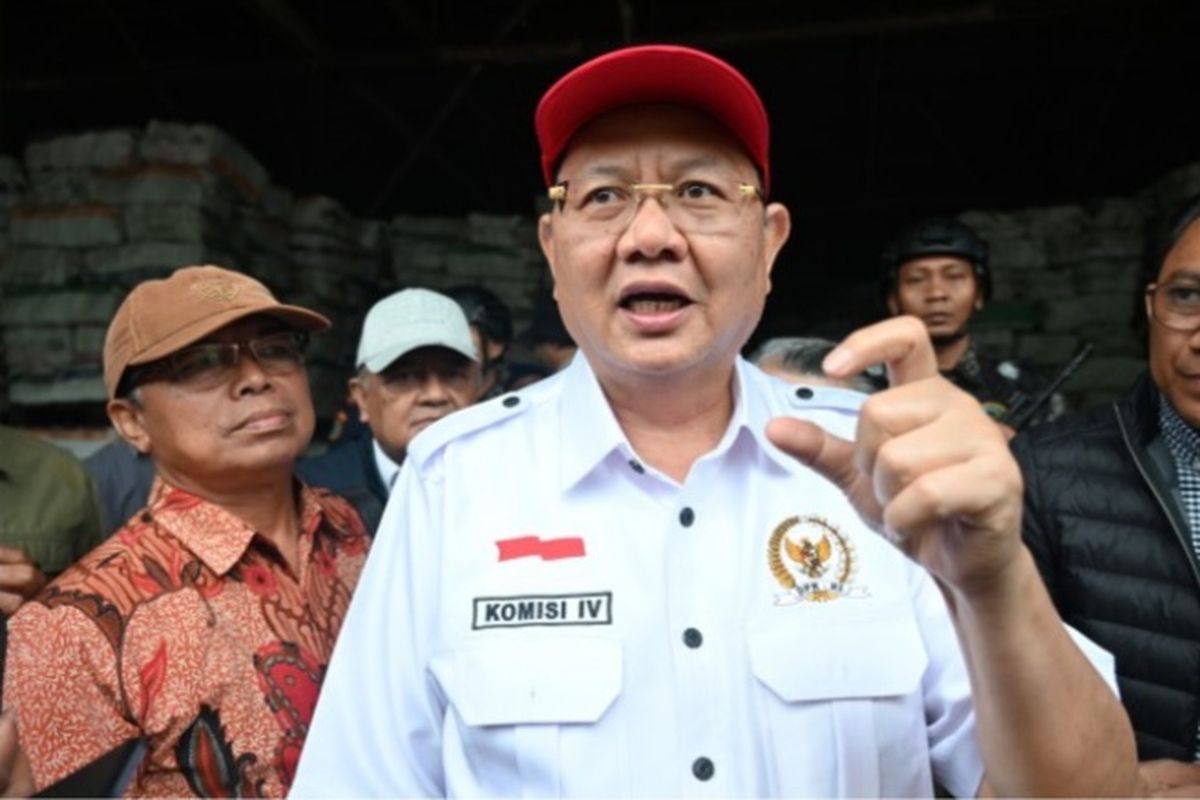 Ketua Komisi IV DPR RI, Sudin melakukan sidak di salah satu panglong atau pabrik arang bakau di daerah Jembatan 5 Barelang, Kota Batam, Kepulauan Riau (Kepri).