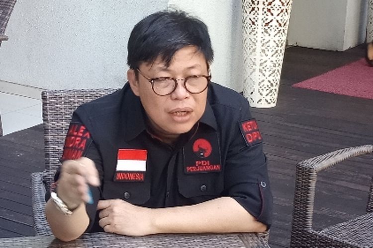 Ketua DPD PDI P Sumbar, Alex Indra Lukman