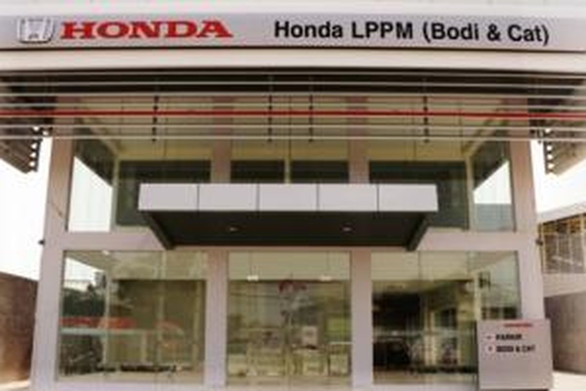 Honda Cirebon dengan fasilitas bengkel cat dan perbaikan bodi.