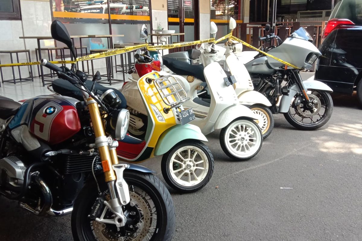 Lima sepeda motor milik Wahyu Kenzo diamankan petugas kepolisian dari Polresta Malang Kota dan saat ini berada di Mapolresta Malang Kota. 