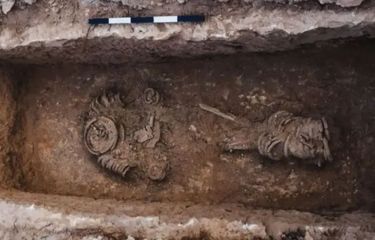 Para arkeolog menemukan sisa-sisa seseorang yang dirantai di kuburan era Bizantium di Yerusalem.  