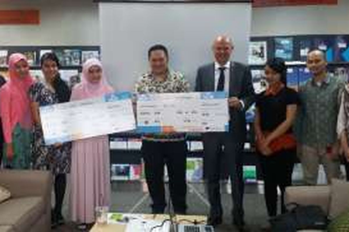Virna Maulina dan Anastasia Angesti Nurintiati keluar sebagai pemenang kontes foto Instagram 'Negeri van Oranje' yang diumumkan Jumat (11/4/2016) siang tadi di Kantor Nuffic Neso Indonesia.
