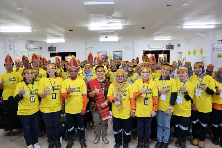 Puluhan karyawan PT Agincourt Resources dan mitra kerja mengikuti focus group discussion bertajuk Speak Up! is Our Power? di Tambang Emas Martabe, Tapanuli Selatan, Kamis (24/4/2025). 