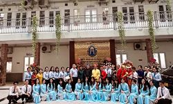 Delegasi UT Perkenalkan Budaya Indonesia di Hanoi dalam Ajang PkM Internasional