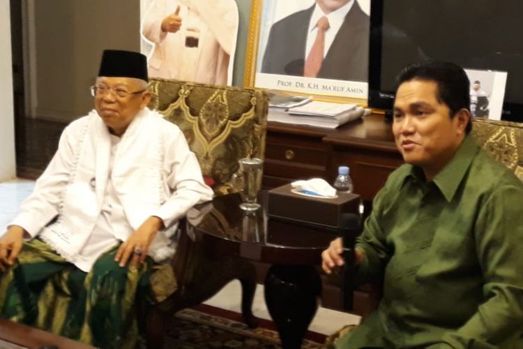 Calon wakil presiden nomor urut 01, Maruf Amin, dan Ketua Tim Kampanye Nasional Jokowi-Maruf, Erick Thohir, di kediaman Maruf, Jalan Situbondo, Senin (10/12/2018). 