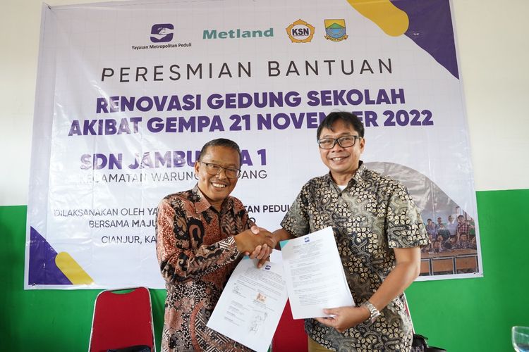 PT Metropolitan Land Tbk melalui Yayasan Metropolitan Peduli (YMP) melakukan serah terima renovasi bangunan Sekolah Dasar Negeri (SDN) Jambudipa 1 Cianjur kepada Pemda Cianjur, Jawa Barat.
