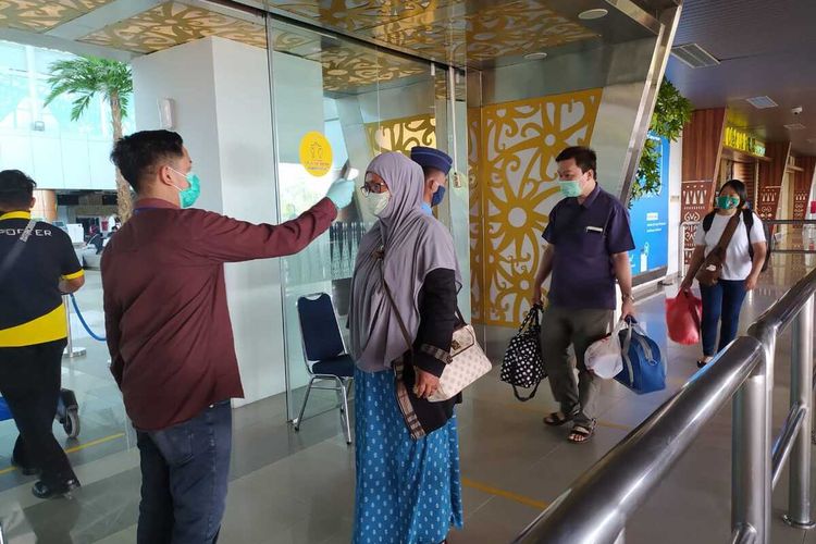 Suasana Bandara Supadio Pontianak Kalimantan Barat jelang penghentian layanan penumpang umum mulai Sabtu (25/4/2020).