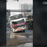 Video Viral Jalanan di Cikarang Rusak Parah, Dikeluhkan Kernet Bus