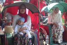 Gendong Bayi, Istri Wali Kota Batu Daftar Jadi Calon Bupati Malang