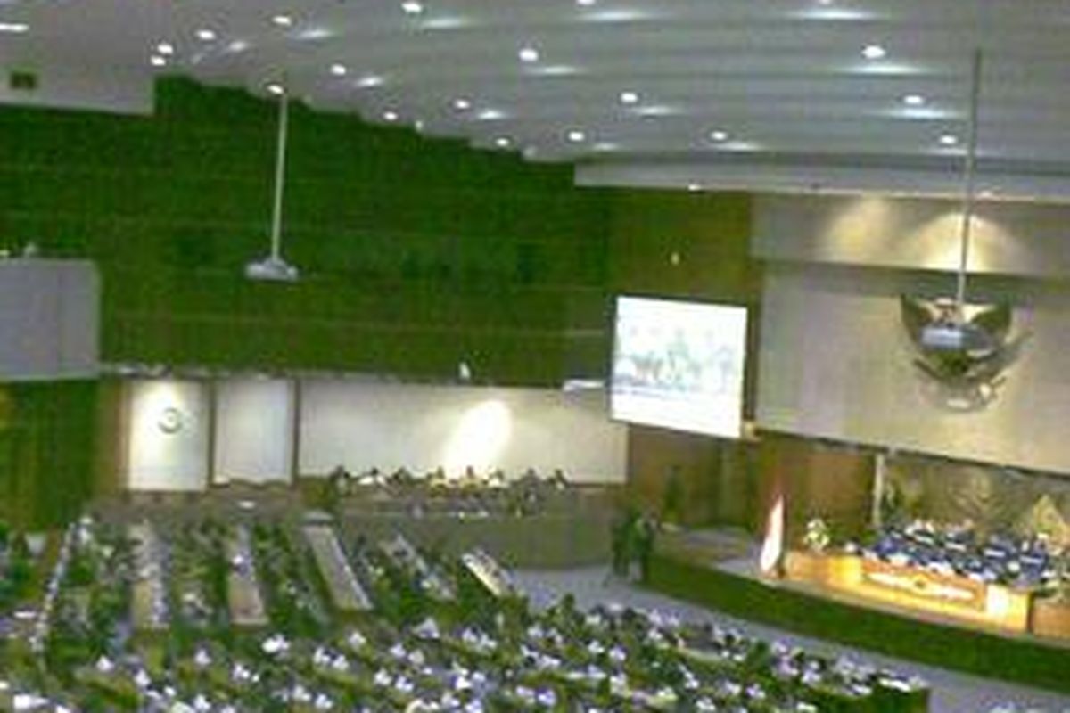 Rapat paripurna DPR RI, Selasa (2/3/2010), dibuka dengan agenda pelantikan dan pengambilan sumpah Wakil Ketua DPR RI dan pengambilan keputusan terhadap hasil Panitia Hak Angket Pengusutan Kasus Bank Century.