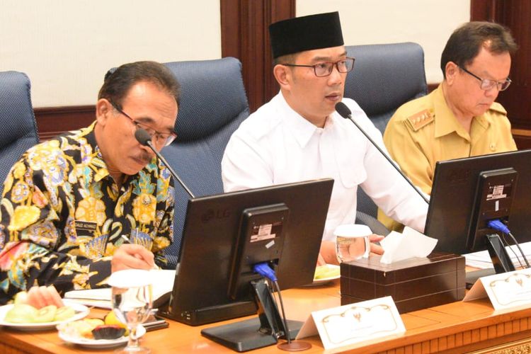 Gubernur Jawa Barat Ridwan Kamil memimpin Rapat Pimpinan bersama OPD Pemerintah Daerah Provinsi (Pemdaprov) di Gedung Sate, Kota Bandung, Senin (12/8/19).Gubernur Jawa Barat Ridwan Kamil memimpin Rapat Pimpinan bersama OPD Pemerintah Daerah Provinsi (Pemdaprov) di Gedung Sate, Kota Bandung, Senin (12/8/2019).