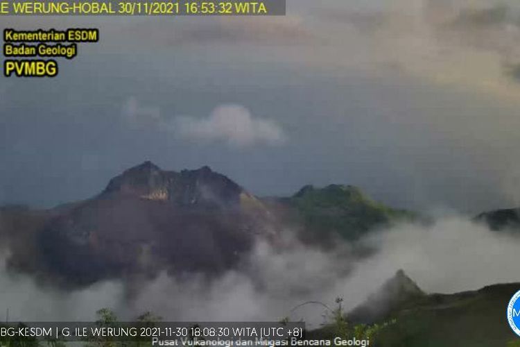 Foto : Gunung Ile Werung di Kabupaten Lembata, NTT. 