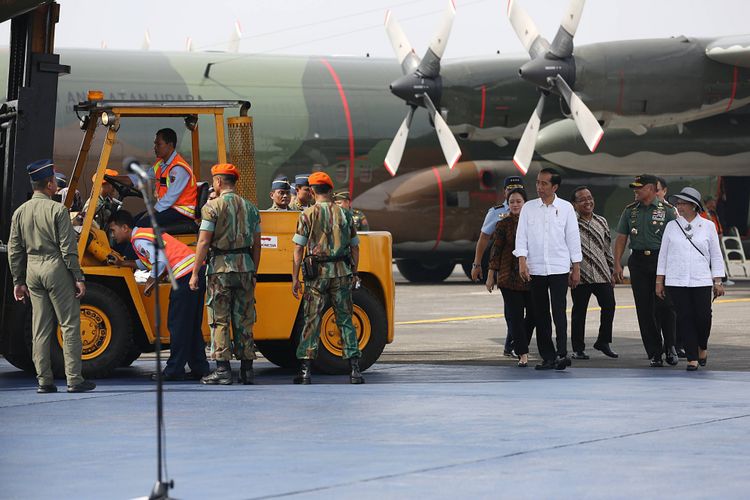 Presiden Joko Widodo saat melepas 34 ton bantuan kemanusiaan bagi pengungsi Rohingya, Rabu (13/9/2017).