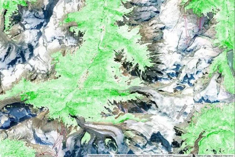 Citra satelit Pegunungan Alpen menunjukkan berubahnya kawasan pegunungan ini. Warna putih yang menunjukkan salju Pegunungan Alpen, kini didominasi vegetasi hijau di pegunungan ini yang diduga disebabkan oleh pemanasan global.