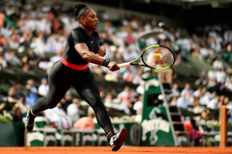 Serena Williams dengan pakain bertandingnya yang kontroversial