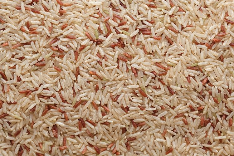 Ilustrasi beras merah yang memiliki kandungan nutrisi lebih tinggi daripada beras putih. 