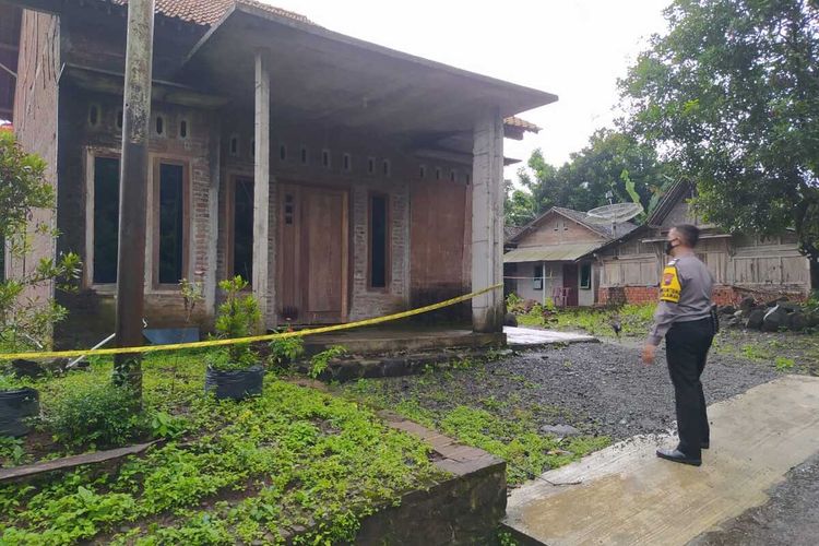 Rumah tkp kasus pembunuhan di Dusun Ngadiwongso, Desa Ngadirejo, Kecamatan Salaman, Kabupaten Magelang, Jawa Tengah, Kamis (18/3/2021).