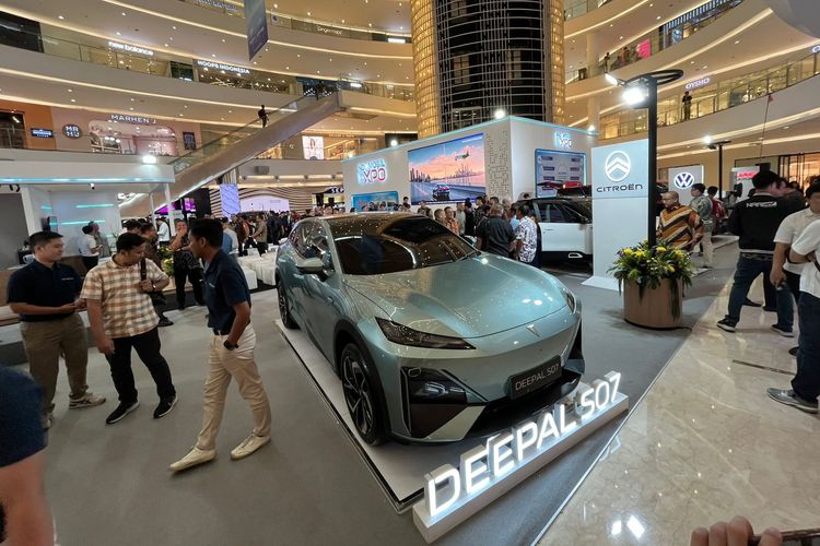 Indomobil Expo Resmi Digelar, Mobil Listrik Jadi Bintang Utama