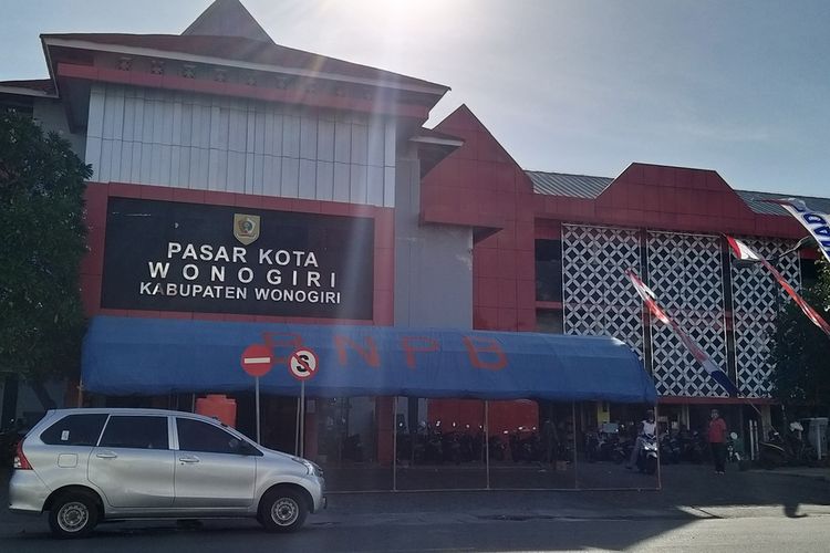 DITUTUP—Inilah kondisi Pasar Kota Wonogiri yang akan ditutup mulai besok hingga Rabu (29/7/2020) menyusul satu pasien positif Covid-19 yang sering kulakan dan berinteraksi dengan pedagang.