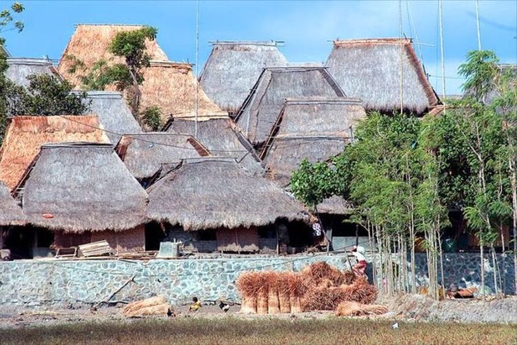 Rumah Adat Bale Jajar khas Nusa Tenggara Barat.