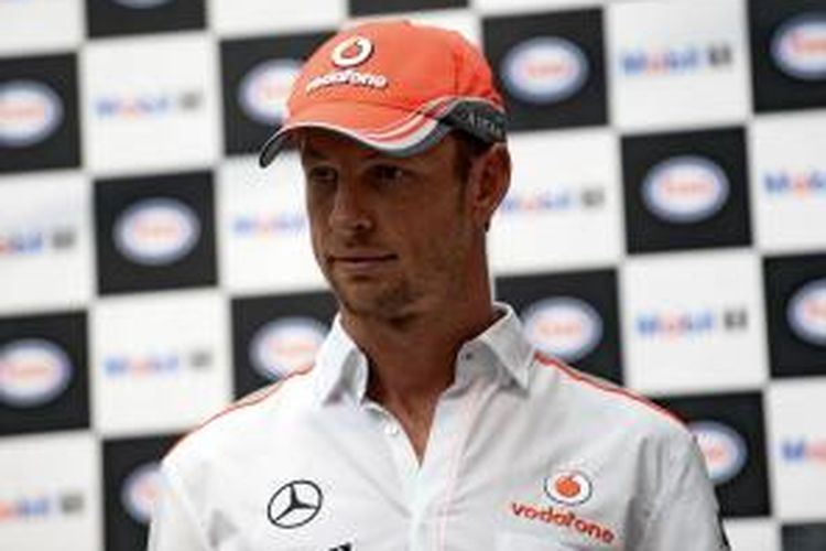 Pebalap McLaren Mercedes asal Inggris, Jenson Button, menghadiri acara promosi jelang GP Singapura, Rabu (18/9/2013). GP Singapura akan berlangsung di Sirkuit Marina Bay Street, 20-22 September 2013.