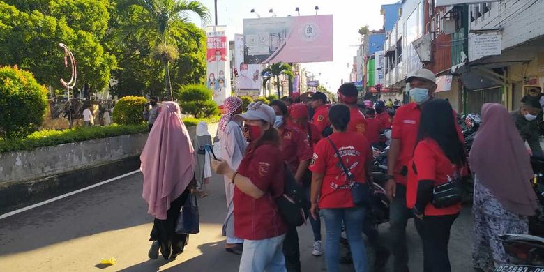 Puluhan pemuda kristen di Kota Ambon ikut mengamankan pelaksanaan Shalat Idul Fitri di Masjid Raya Al Fatah Ambon, Kamis (13/5/2021)