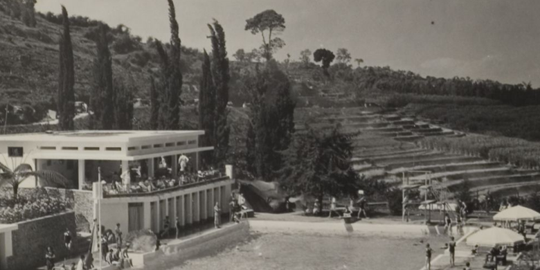 Foto kolam renang Selecta di Malang yang diambil tahun 1934