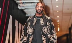 Pebasket NBA Justin Holiday Kenakan Batik Indonesia