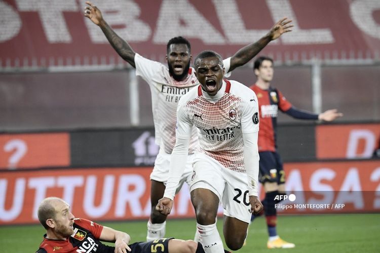 Bek AC Milan, Pierre Kalulu, berselebrasi seusai mencetak gol dala pertandingan Serie A antara Genoa vs AC Milan di Stadion Luigi-Ferraris, Rabu (17/12/20202) atau Kamis dini hari WIB. 