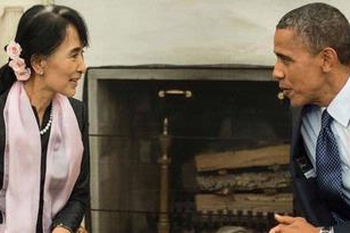 Pemimpin oposisi Myanmar Aung San Suu Kyi bertemu Presiden Barack Obama di Ruang Oval, Gedung Putih, Washington DC.