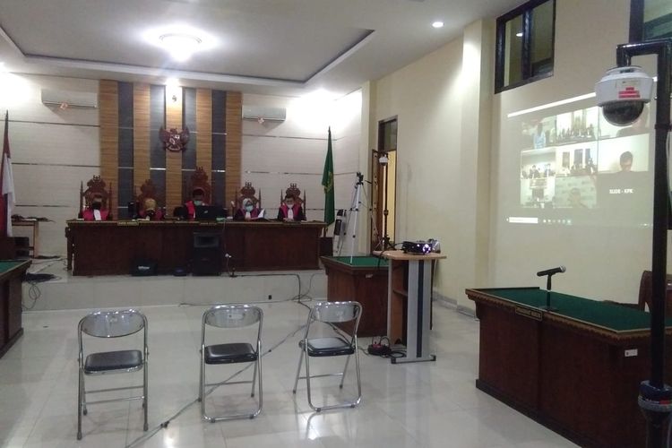 Suasana sidang Bupati Nonaktif Lampung Utara, Agung Ilmu Mangkunegara di Pengadilan Tipikor Tanjung Karang, Selasa (9/6/2020). Agung dituntut selama 10 tahun penjara.