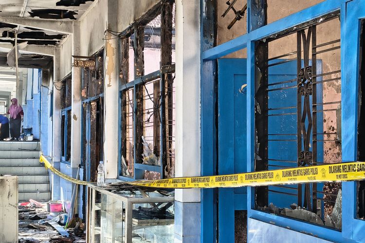 SMPN 2 Karangpandan Terbakar, Ruang TU dan Kepala Sekolah Hangus, 5 Komputer hingga 6 Laptop Ludes