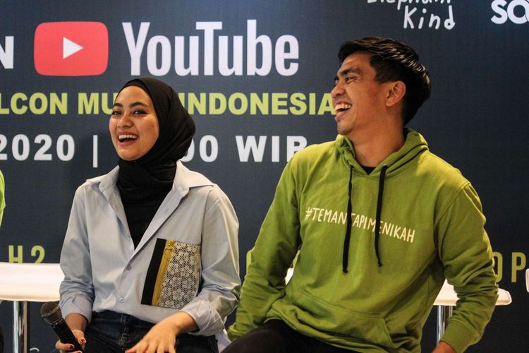 Ayudia dan Ditto menghadiri Press Conference konser Teman Tapi Menikah di Falcon Picture, Mampang,Jakarta Selatan, Senin (17/2/2020). Konser Teman Tapi Menikah ini akan live di youtube Falcon Music pada tanggal 22 Februari 2020.